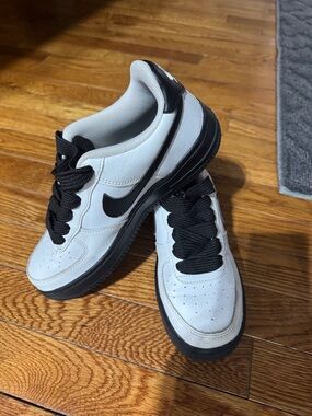 Nike White and Black Low-Top Sneakers